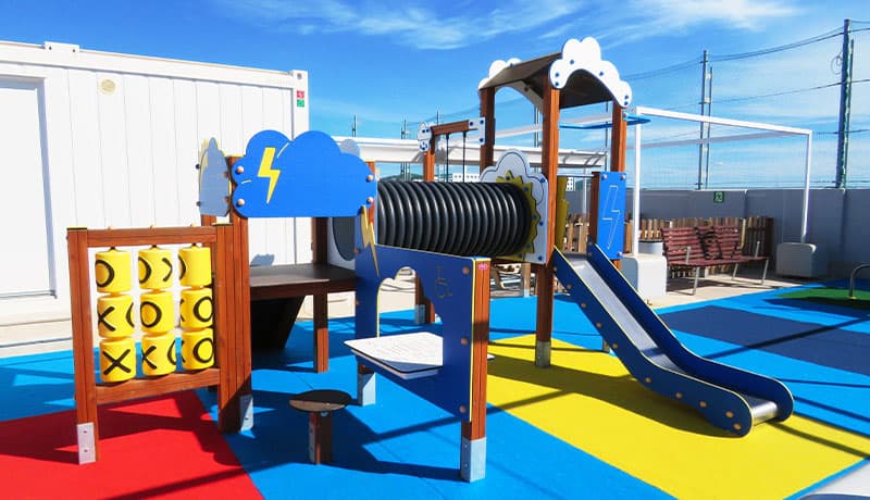 Instalaciones infantiles diseñada y construida para que los más pequeños de la casa disfruten de su tiempo de ocio en el Colegio Mestral de Ibiza