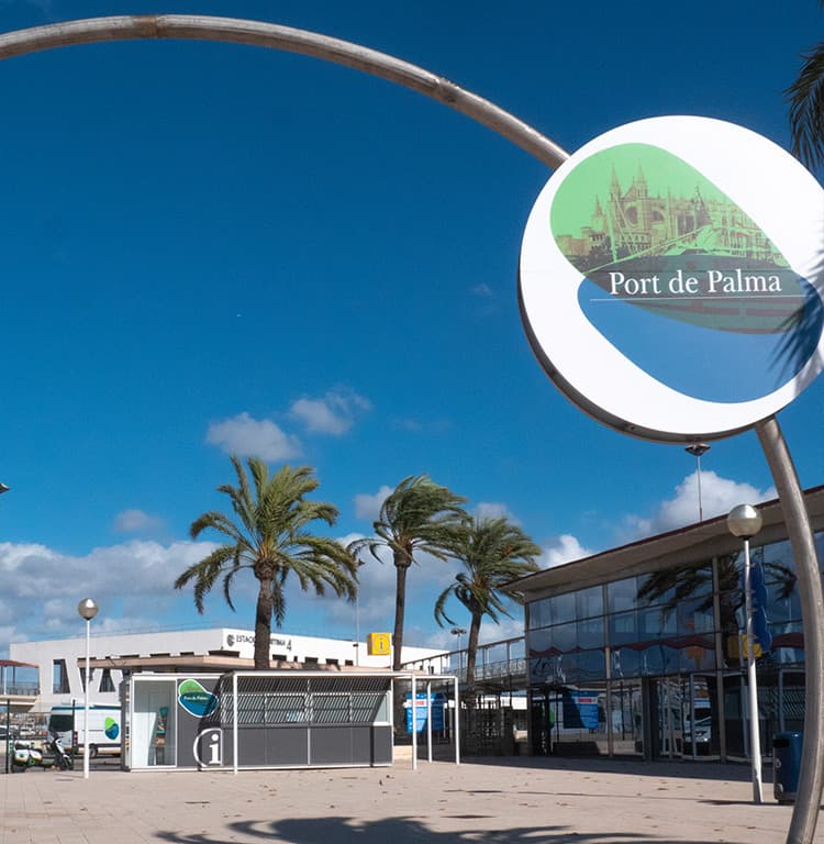 Estructura metálica para acceder a la zona de información turística que hemos construido en Palma de Mallorca
