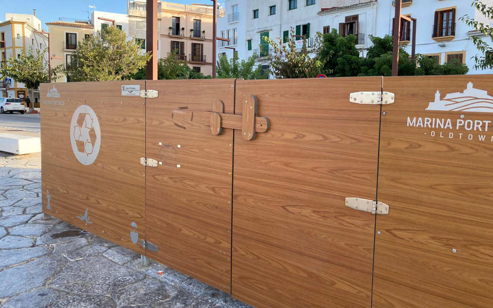 Proyecto de equipamiento urbano en madera en Baleares