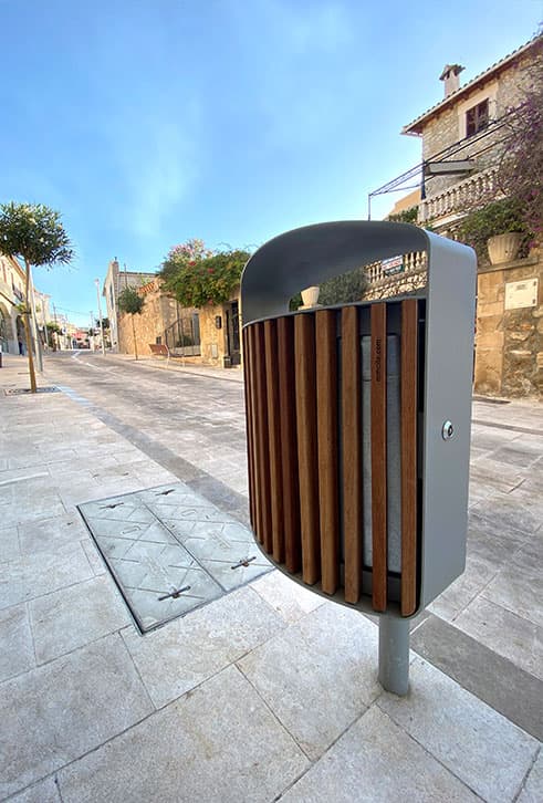 Papelera Mmcite instaladas en las calles del municipio de Calvia y se utilizan para la recogida de residuos