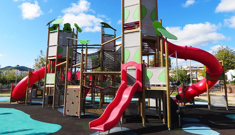 Mejora de infraestructuras con la construcción de un nuevo parque infantil en el barrio de Cas Capità