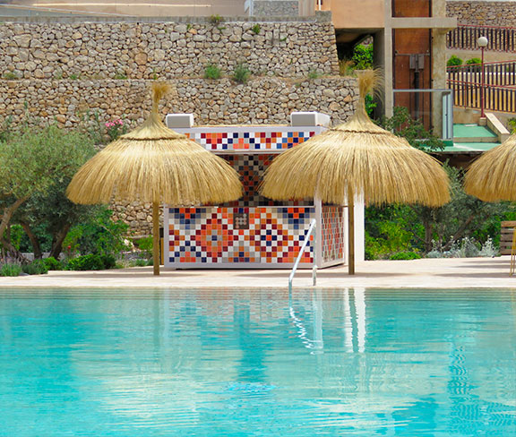 Módulo de pool bar  localizado en San Miguel de Ibiza